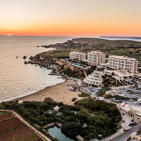Blue Harbour Seafront Penthouse With Large Terrace With Panoramic Sea Views - By Getawaysmalta Appartement St. Paul's Bay Buitenkant foto