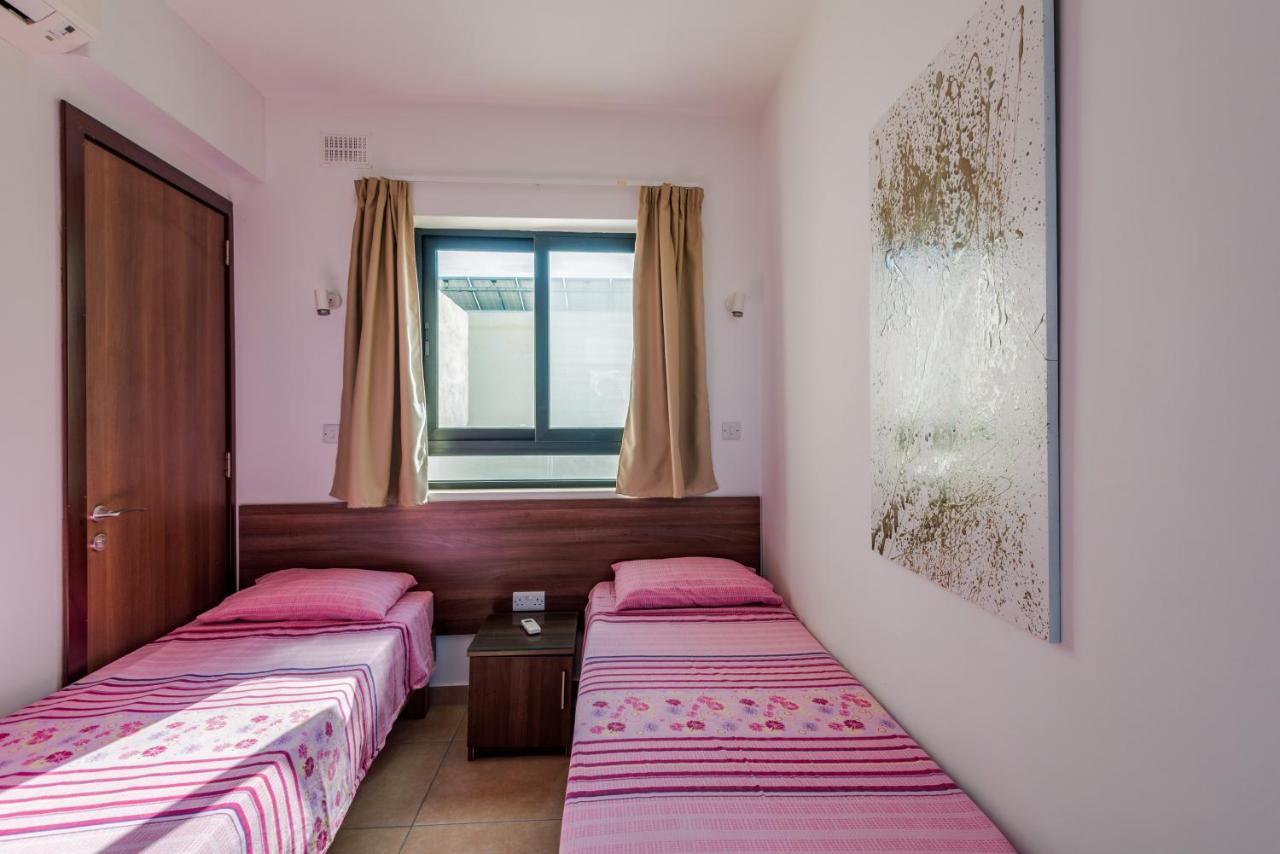 Blue Harbour Seafront Penthouse With Large Terrace With Panoramic Sea Views - By Getawaysmalta