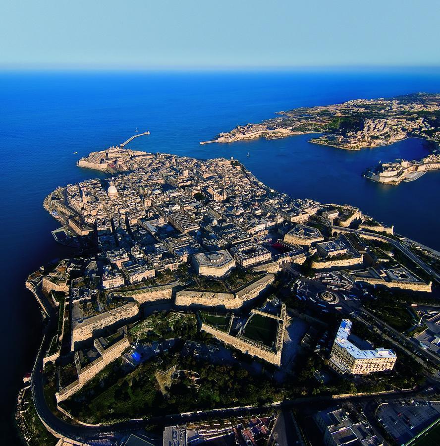 Blue Harbour Seafront Penthouse With Large Terrace With Panoramic Sea Views - By Getawaysmalta Apartment *